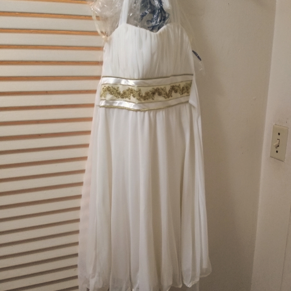 Cream colored formal dress w/good accents.